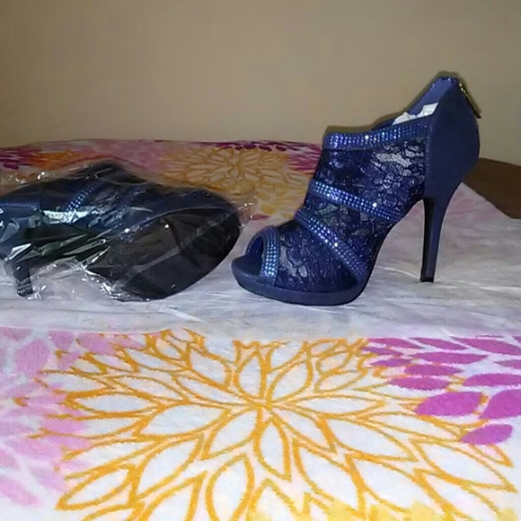 Heel - Picture 2 of 5